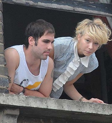 Катя с товарищем на конспиративной лондонской квартире